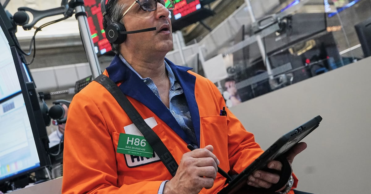 Wall Street recupera al rialzo, i prezzi del petrolio e i rendimenti obbligazionari allentano la pressione