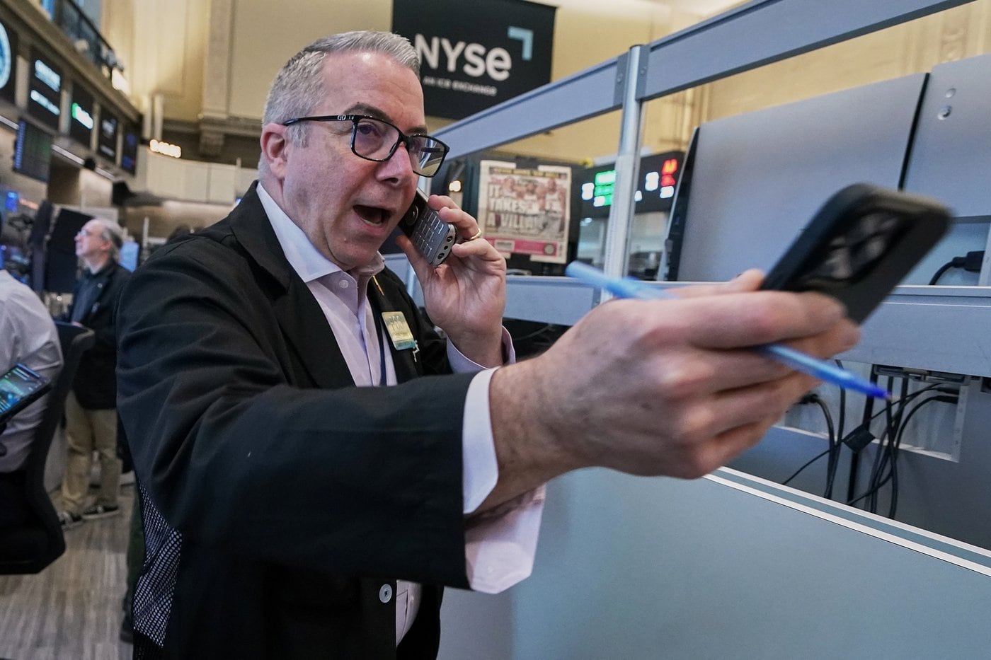 Stock market news : U . S . shares drift ahead of Fed announcement