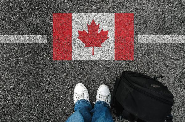 Immigrants to 2nd-generation Canadians more likely to favour Liberals, poll finds