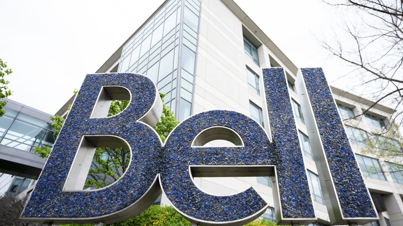 Bell Operating Companies Bell to divest land mobile radio networks business to Motorola for $675 ...
