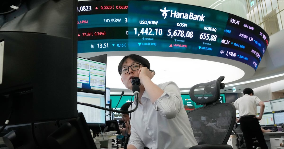 Oil prices gain and Asian shares are mostly lower as investors sell AI stocks - bnnbloomberg.ca