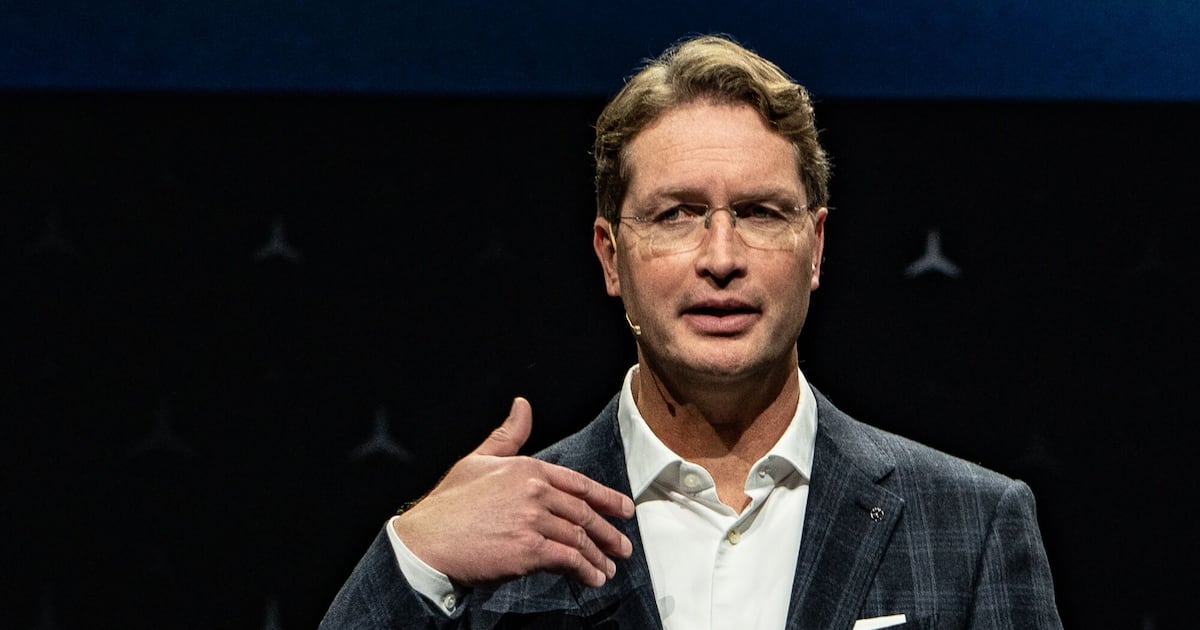 Mercedes CEO Scours China for High-Tech Partners as Sales Slide Mercedes CEO Scours China for High-Tech Partners as Sales Slide