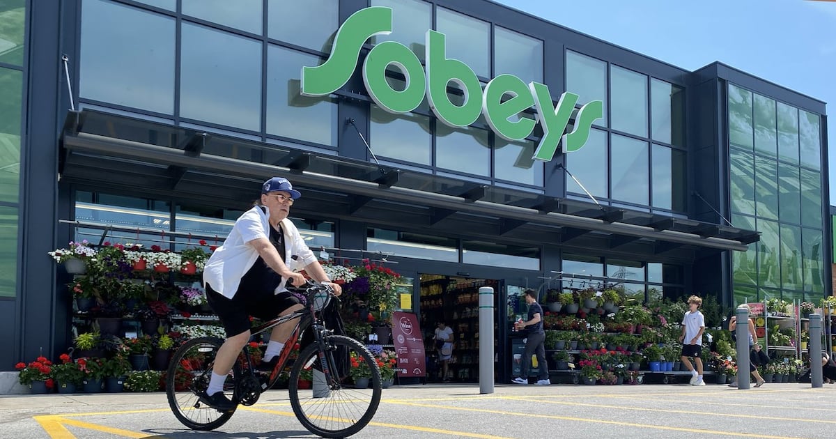 Empire, die Muttergesellschaft von Sobeys und Safeway, meldet für das ...