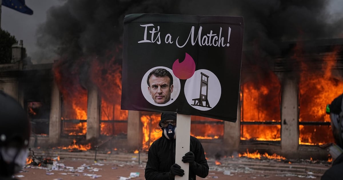 French debt risk premium reaches euro zone sovereign crisis levels
