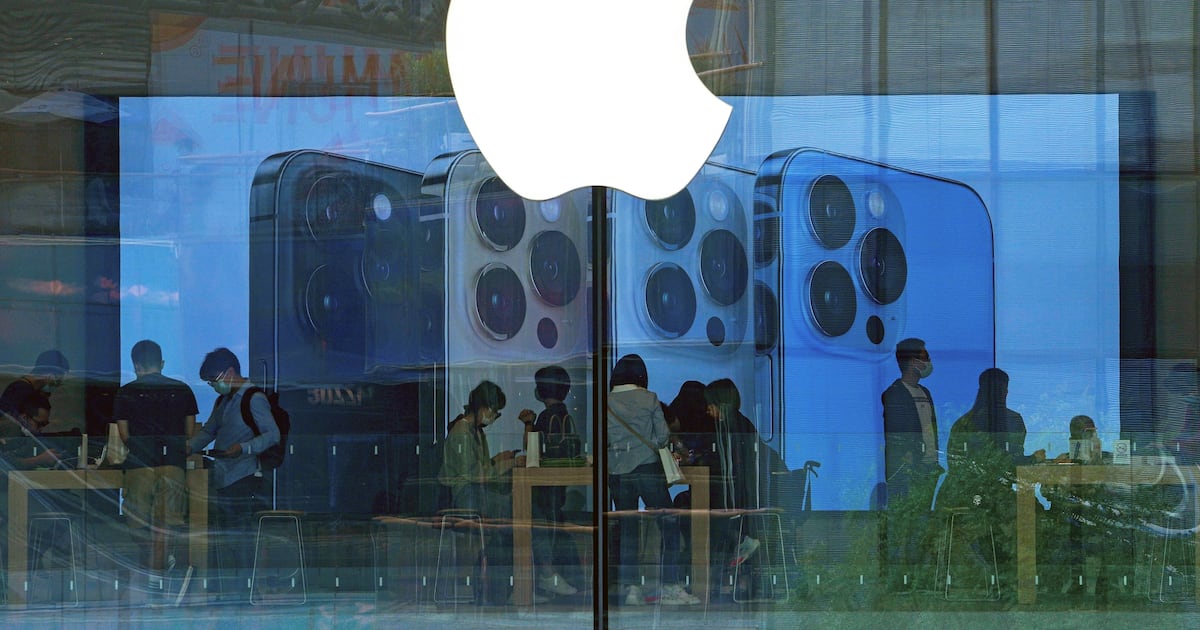 Apple briefly tops US$5 trillion market value for first time Apple briefly tops US$5 trillion market value for first time