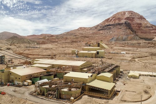 Kinross shares down more than 10% after lowering gold production forecast