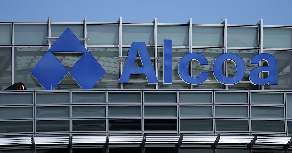 What caused Alcoa's Q2 earnings miss?
